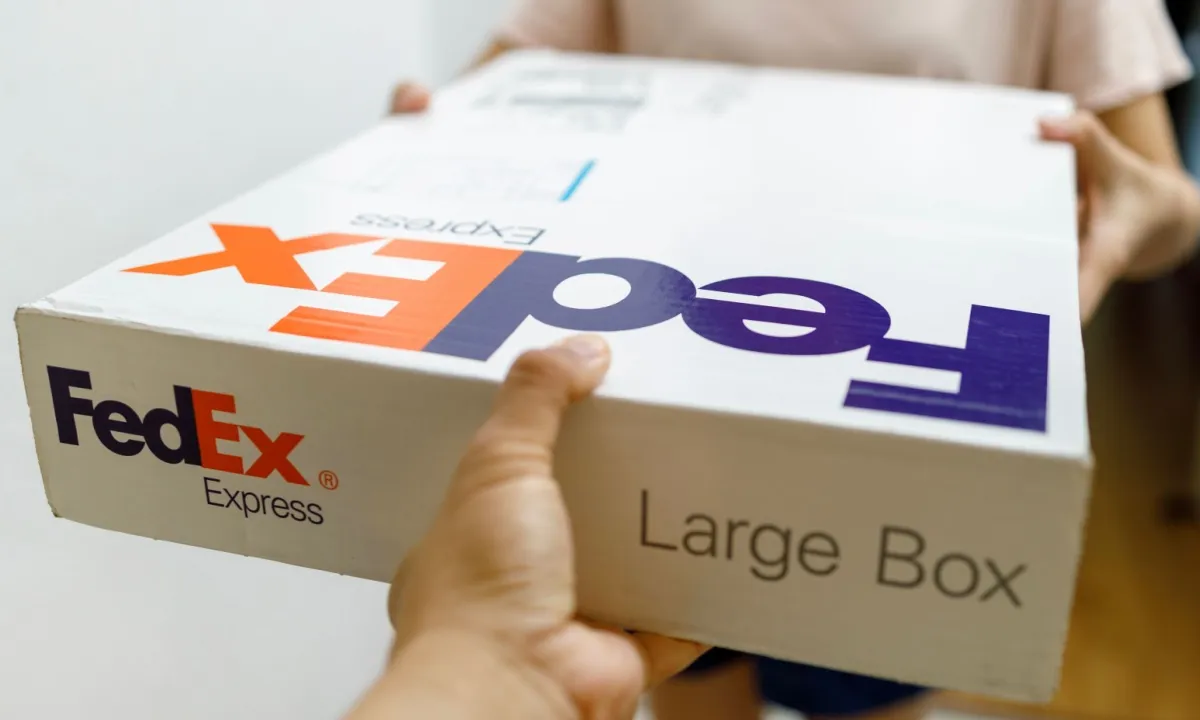 Featured image for FedEx Navigates Tariffs and Boosts Cost Savings Amid Market Volatility