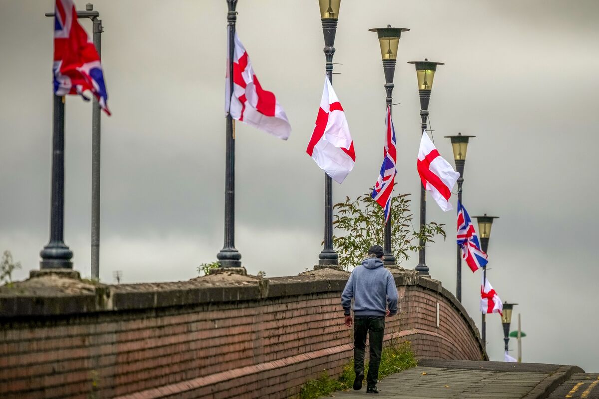 Featured image for Debate Over St. George’s Flag: Patriotism or Nationalism?