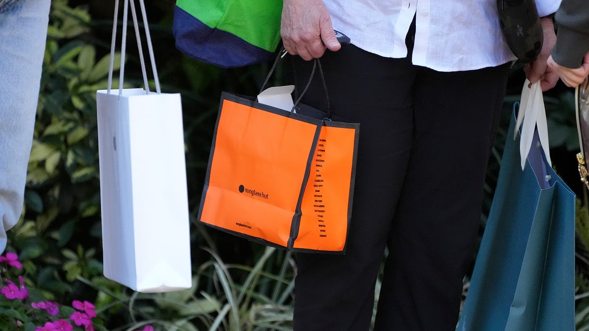 "US Inflation Remains Elevated, Fed Eyes Potential Rate Cuts"