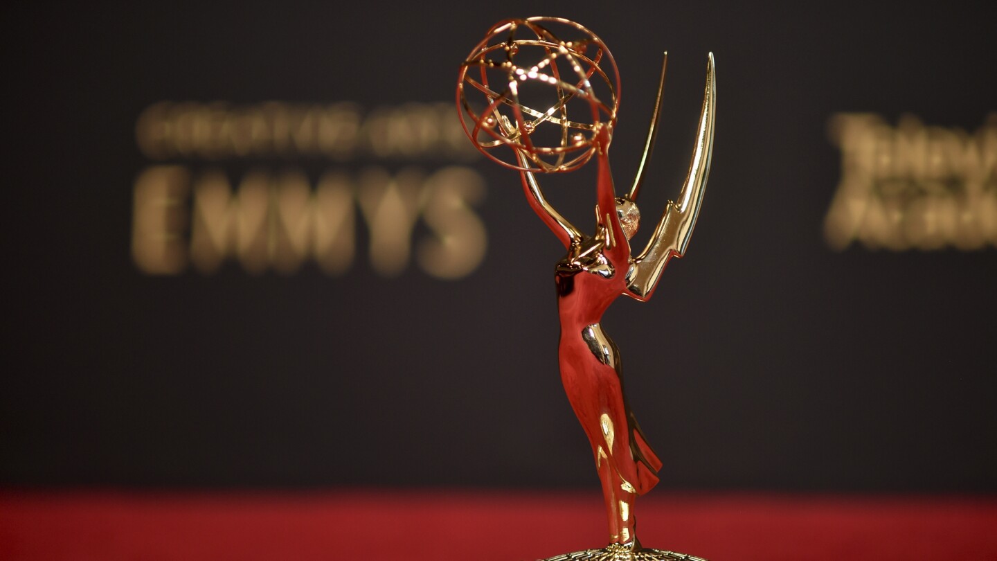 Featured image for "2023 Creative Arts Emmys: Live Updates on Winners, Including Pascal, Lynskey, and the Obamas"