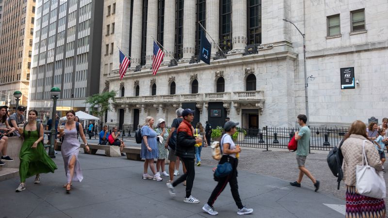 "Wall Street Anticipates Fed's Rate Decision and Market Impact"