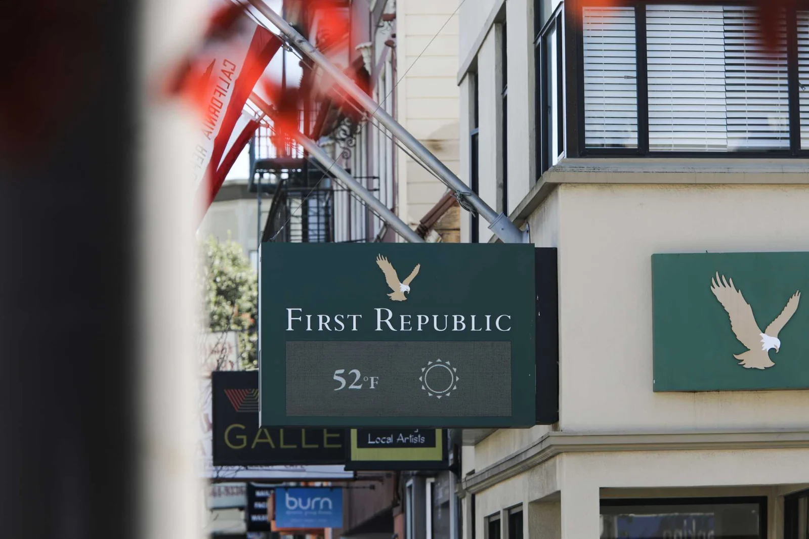 SEC investigates First Republic executives for insider trading amidst banking crisis.
