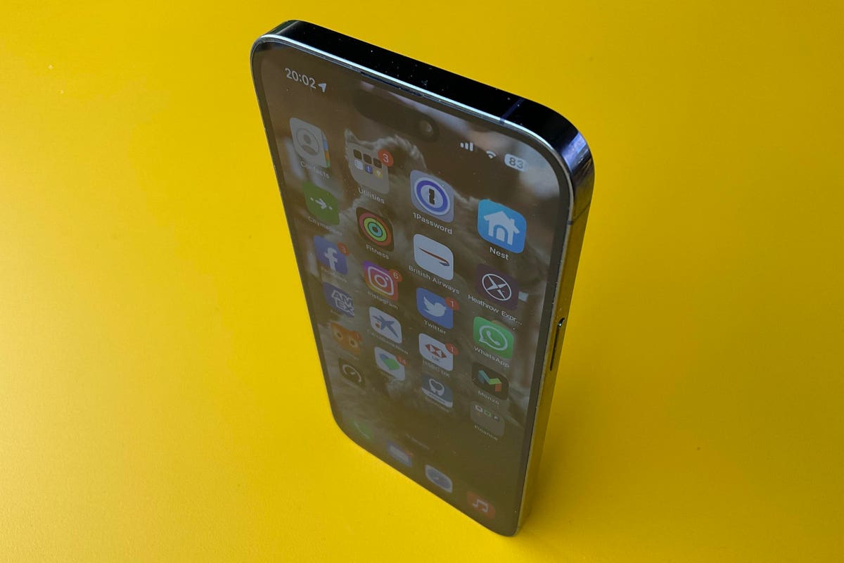"iPhone 15 Pro: Leaked Updates Include Thinner Bezels, Titanium Frame, and USB-C Charging"