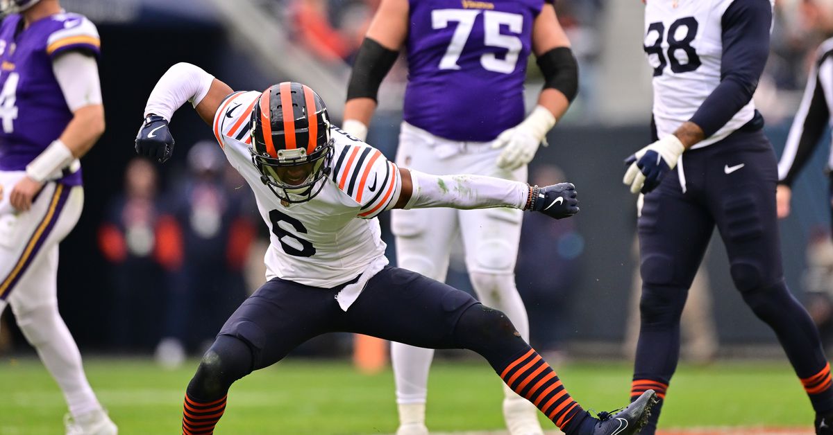 Vikings Triumph Over Bears Amidst Chicago's Struggles and Darnold's Poise