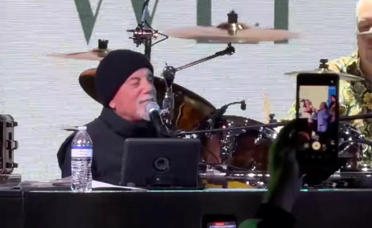 Featured image for Billy Joel Performs After Brain Disorder Diagnosis