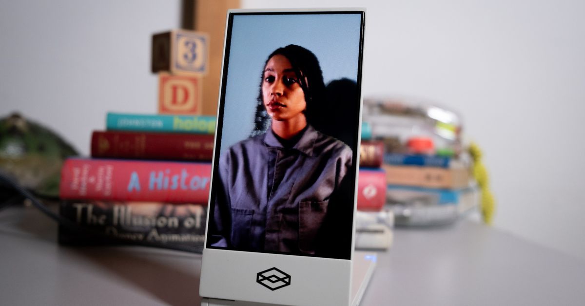 "Looking Glass Go: Your Pocket-Sized Portable Holographic Display"