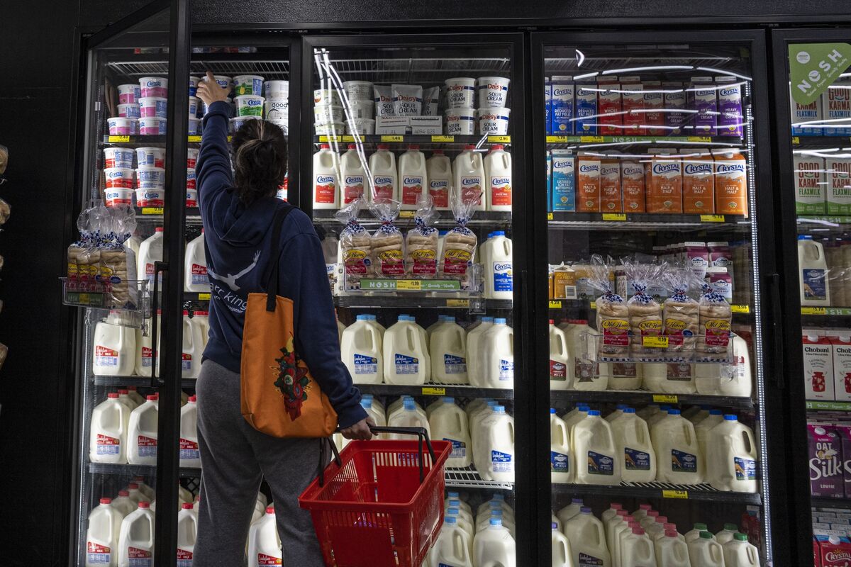 Fed's Collins Confident in Inflation's Path to 2% Target