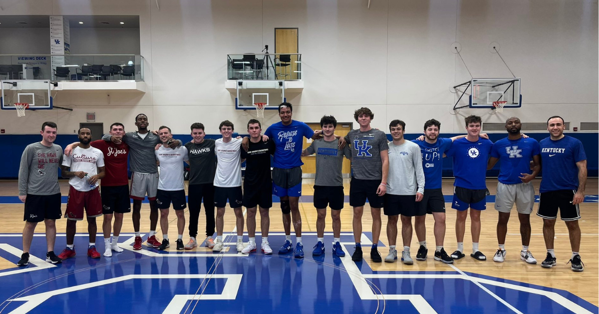 Featured image for Kentucky Basketball Managers Triumph over Louisville in Controversial Match