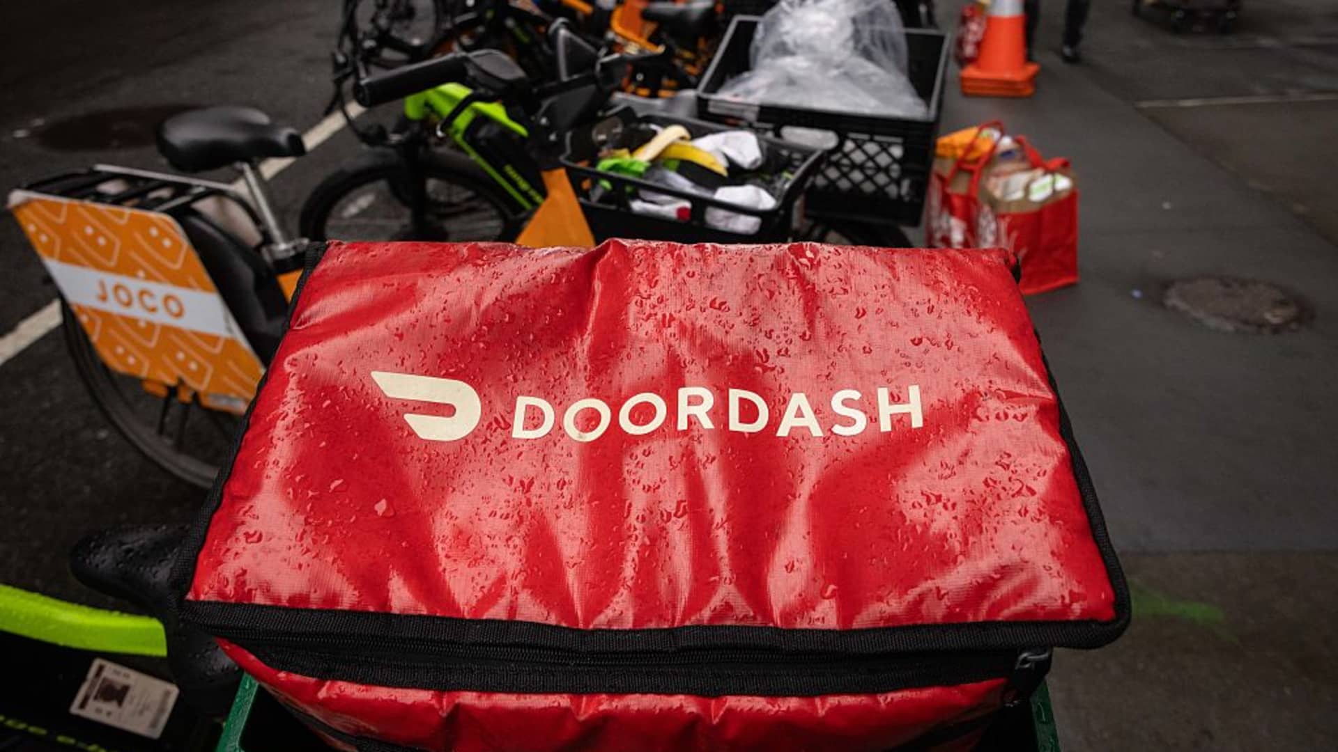 Featured image for DoorDash Shares Drop 20% Amid Earnings Miss and Increased Spending