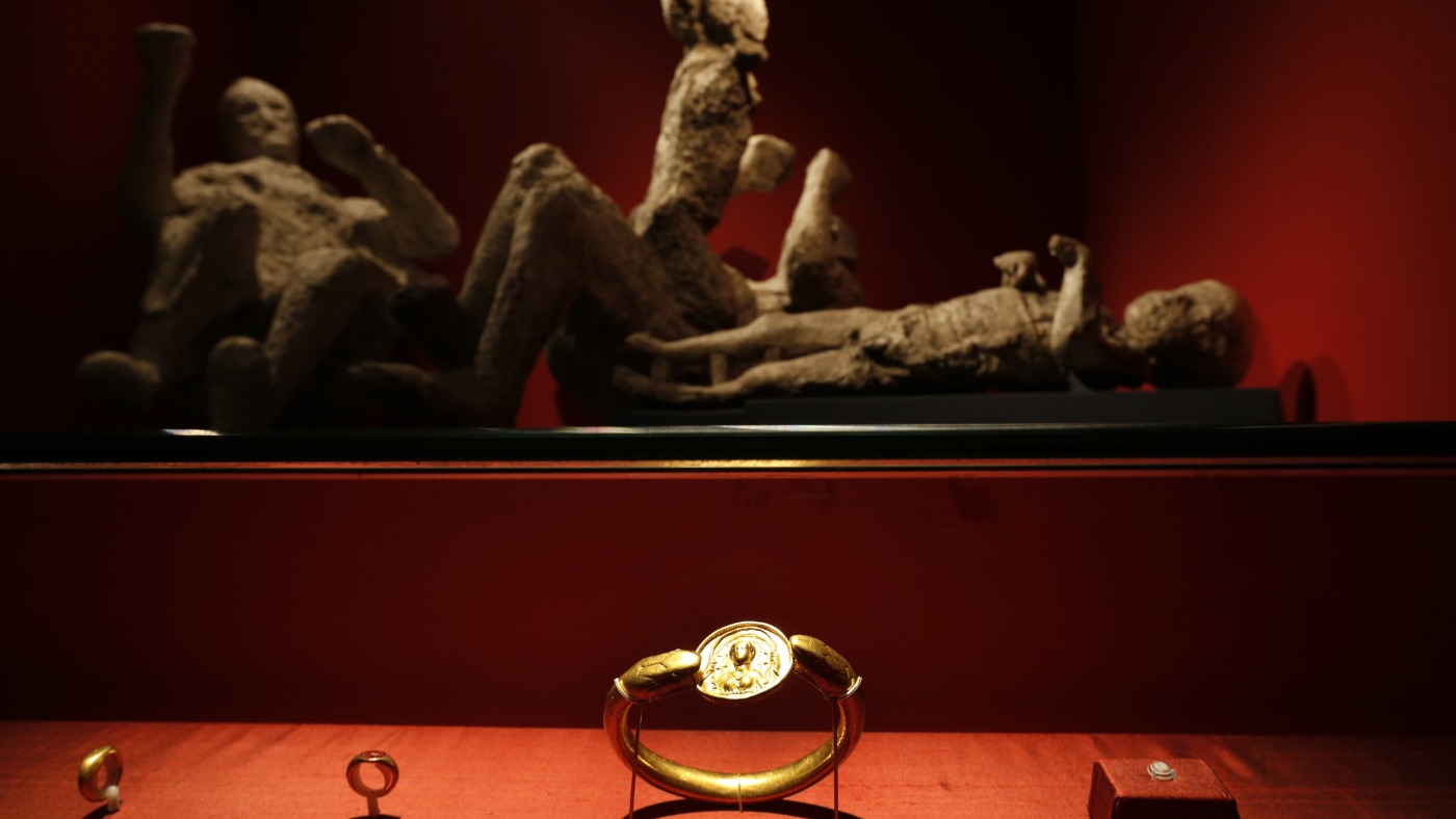 Featured image for DNA Analysis Reveals New Identities of Pompeii Victims