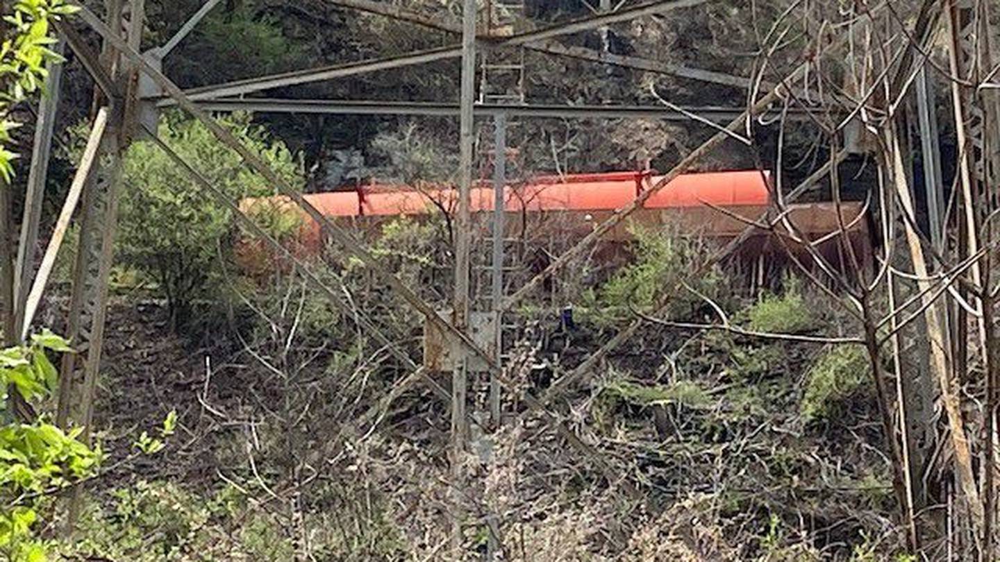 Norfolk Southern Train Derails in Pittsburgh's West End, No Hazardous Materials Involved.