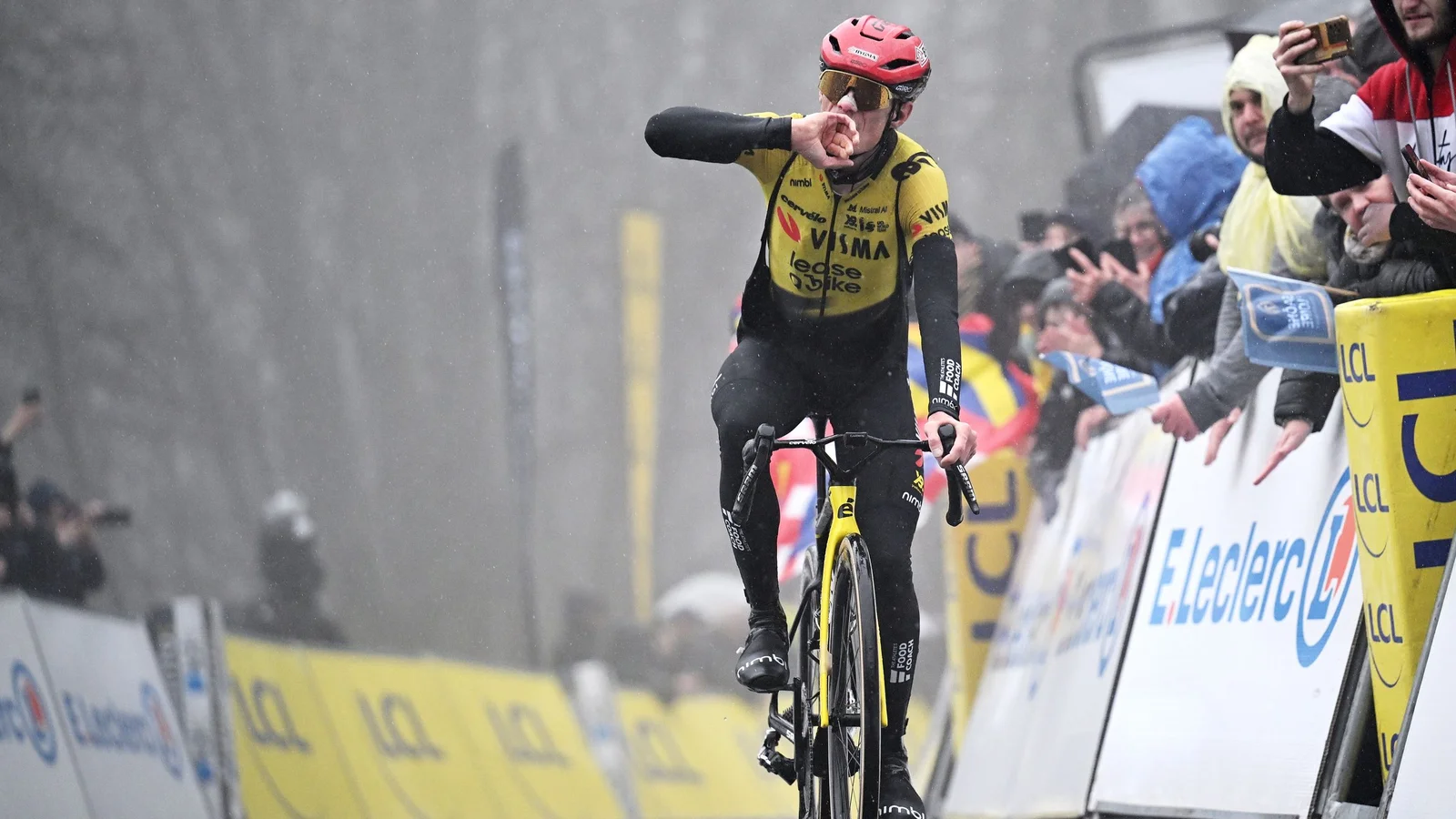 Vingegaard’s DIY bib tights fuel a win in brutal Paris-Nice
