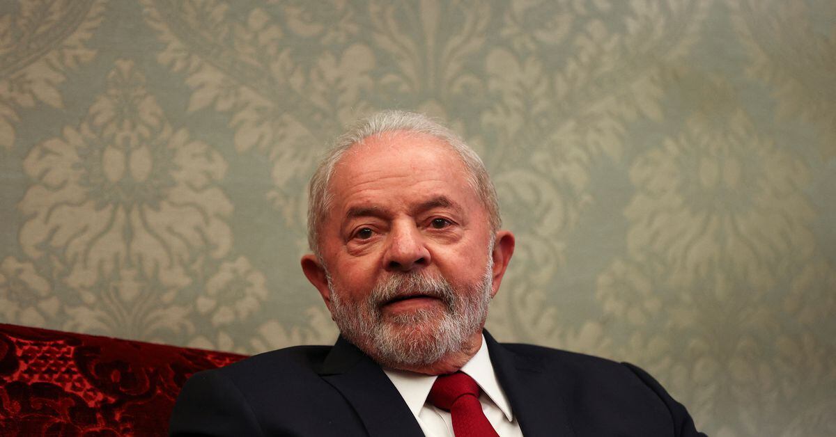 Lula's Ukraine stance sparks protests in Portugal and Brazil.