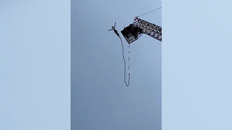 Featured image for Bungee jumper survives cord snap in Thailand.