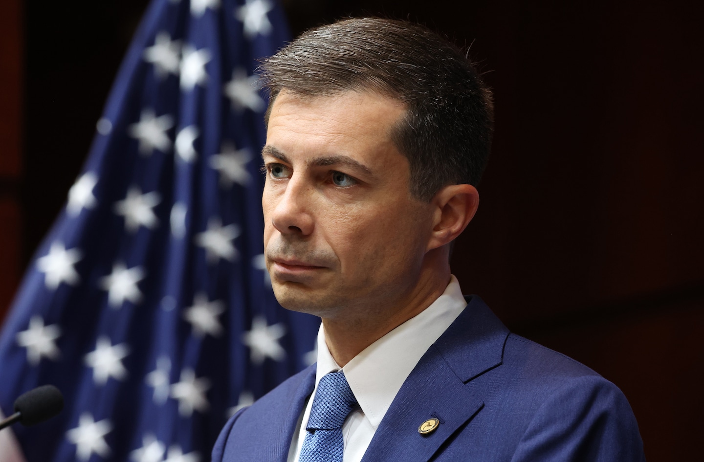 "Federal Investigation Launched into Viral Video of Wheelchair Incident on American Airlines Flight"