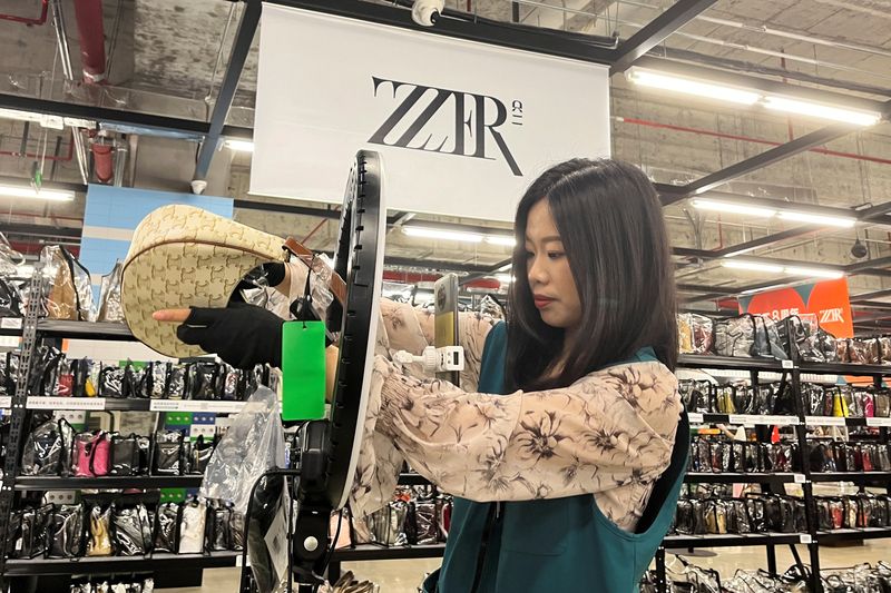 Rising Competition in China's Livestreaming Attracts Young Hopefuls