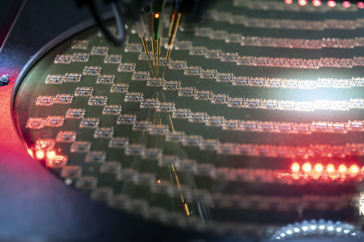 China Launches Anti-Dumping and Discrimination Probes into US Chip Industry