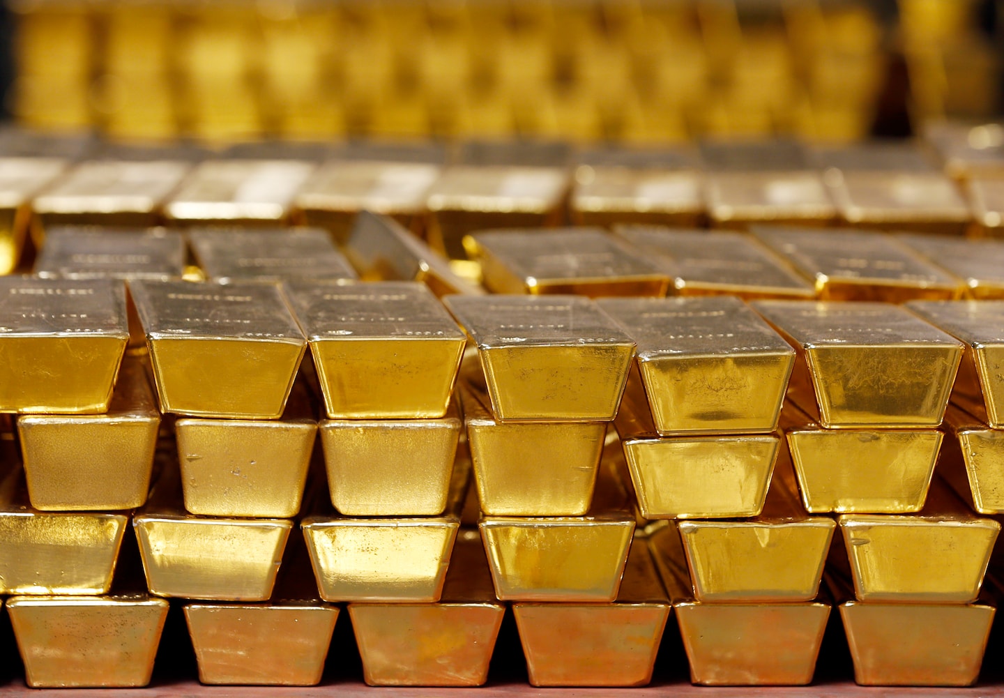 Gold Bar Scammers Swindle Millions from Victims