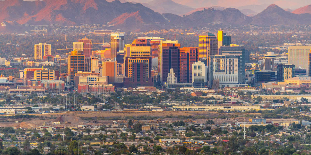 Featured image for Western Alliance Bancorp faces debt downgrade risk and market challenges.