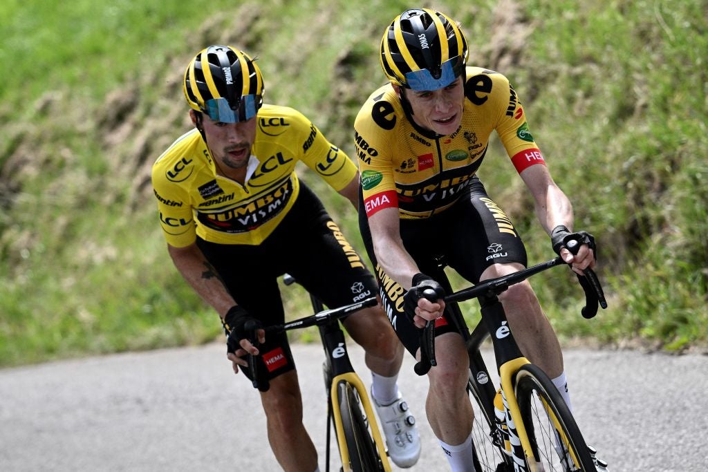 Featured image for "Vuelta a España Trio Unite for Victory: Roglič, Vingegaard, and Kuss"