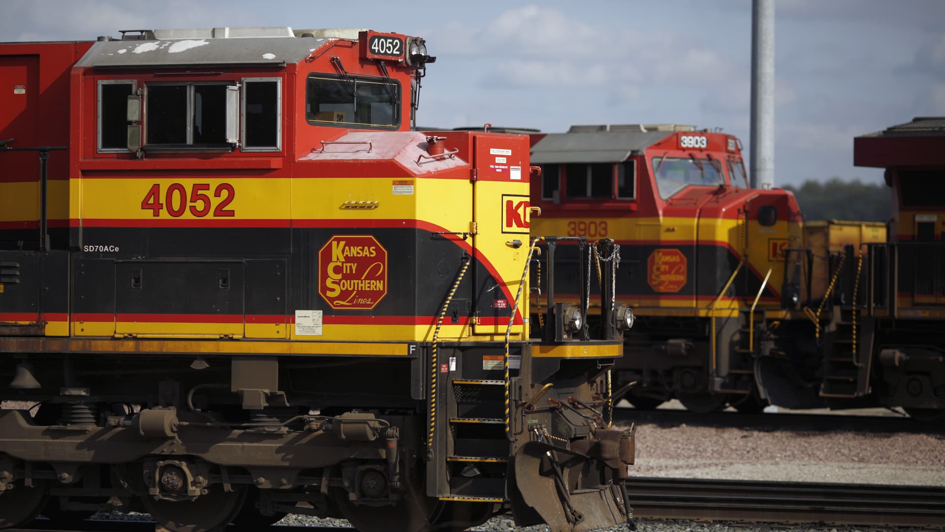 Featured image for US Regulator Approves $31B Merger of Canadian Pacific and Kansas City Southern Railroads.