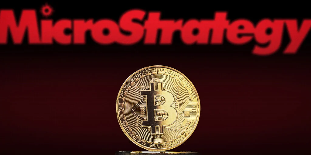Featured image for MicroStrategy's $2.6B Bitcoin Bet Fuels Stock Surge and Saylor's Wealth