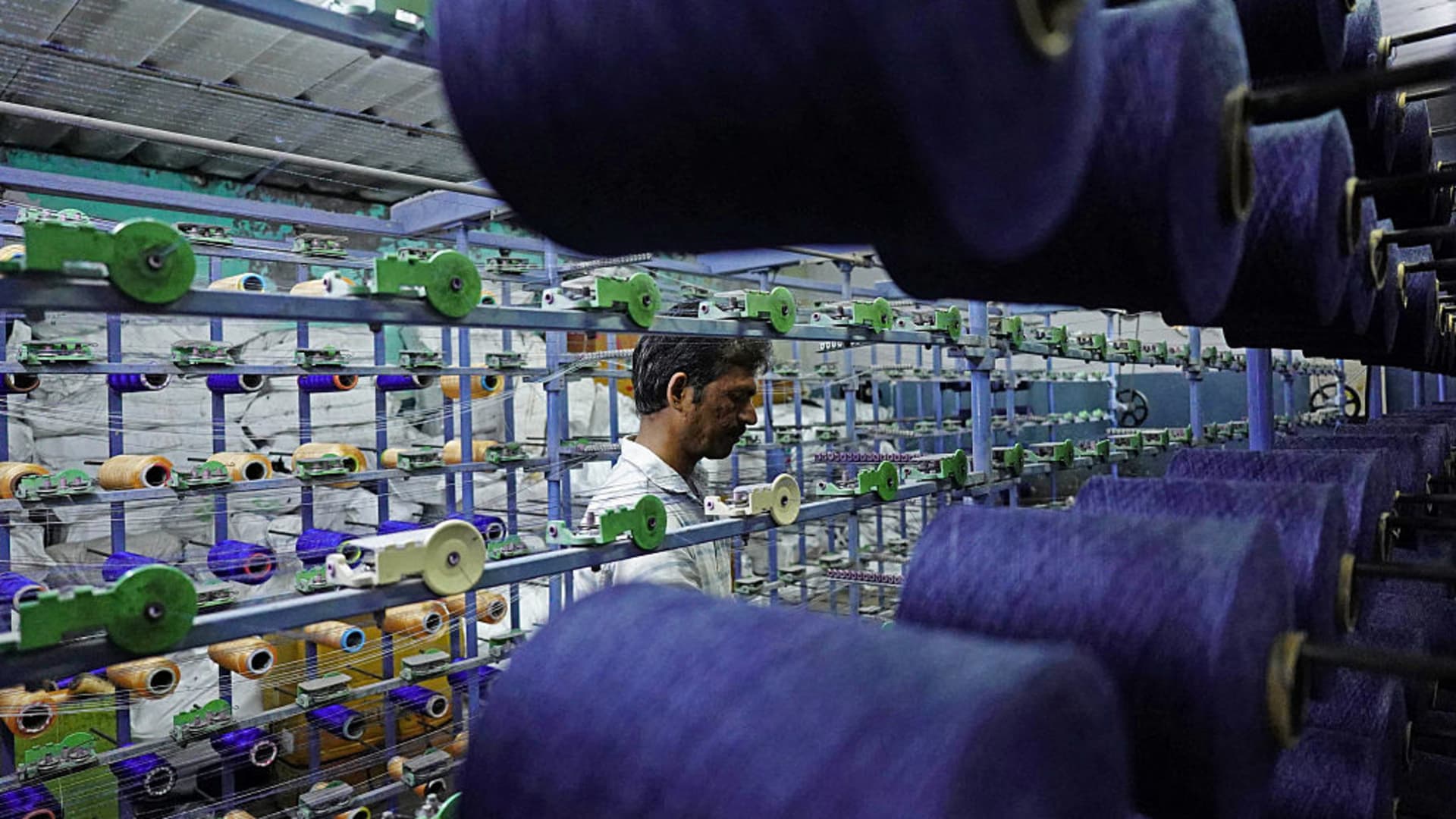 Featured image for India's exports surge amid US and China trade dynamics