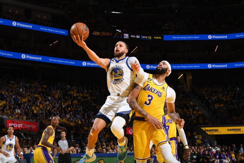 Warriors win Game 5 as Lakers' Davis exits with head injury.