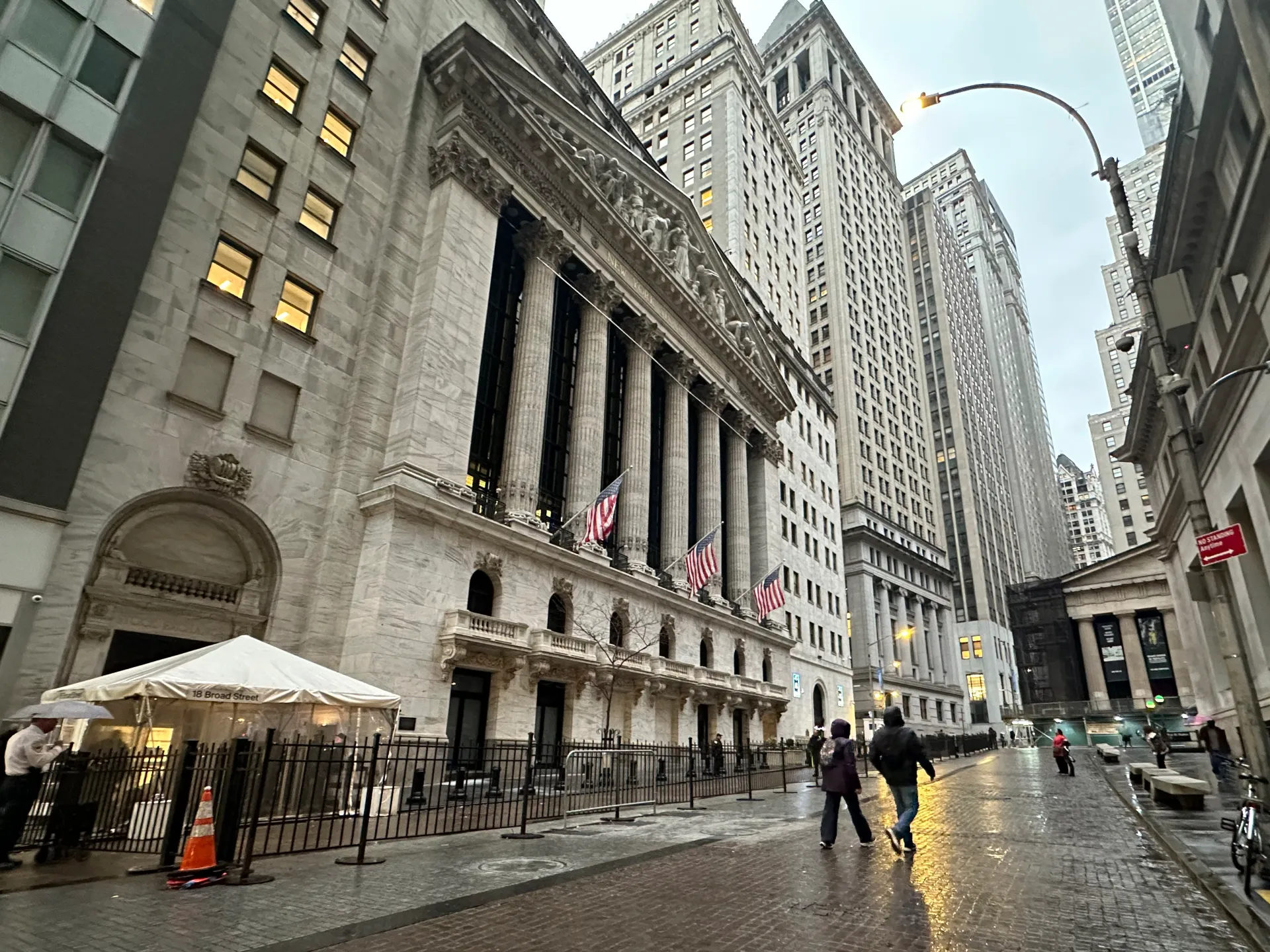 Global Markets Rally as Wall Street Hits New Highs Amid Tariff Concerns