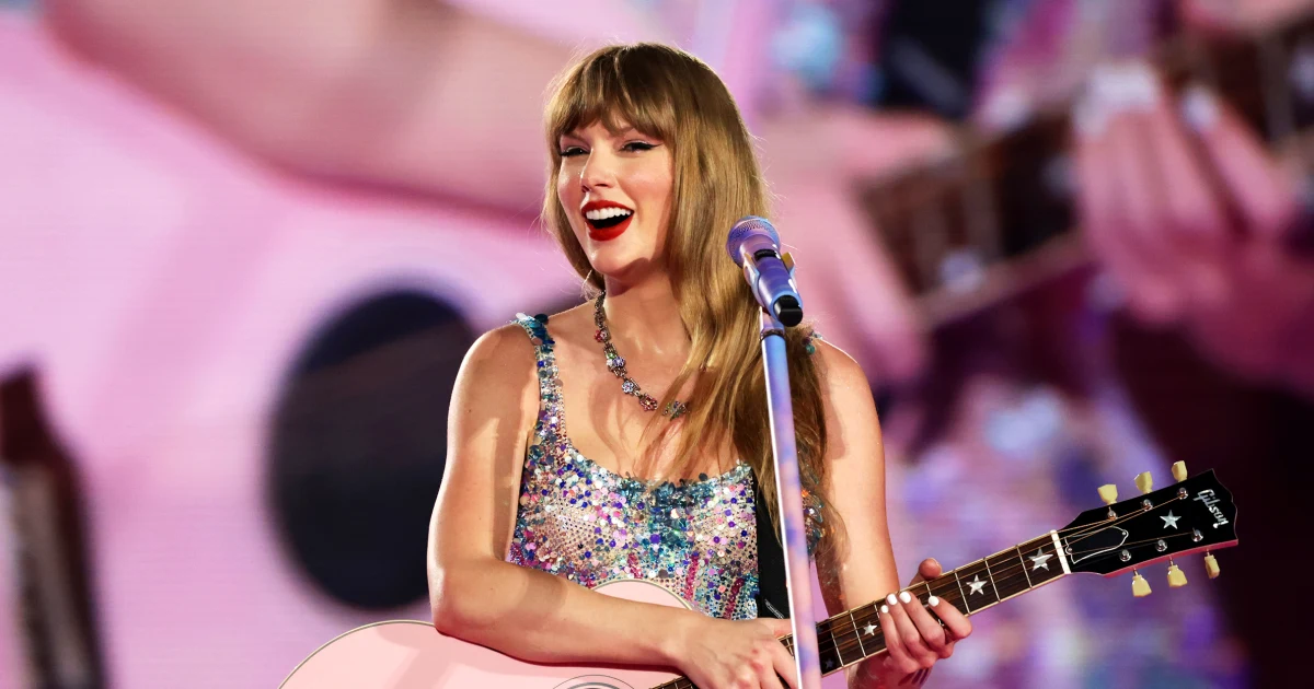 Featured image for Taylor Swift donates over $2 million to charities this holiday season