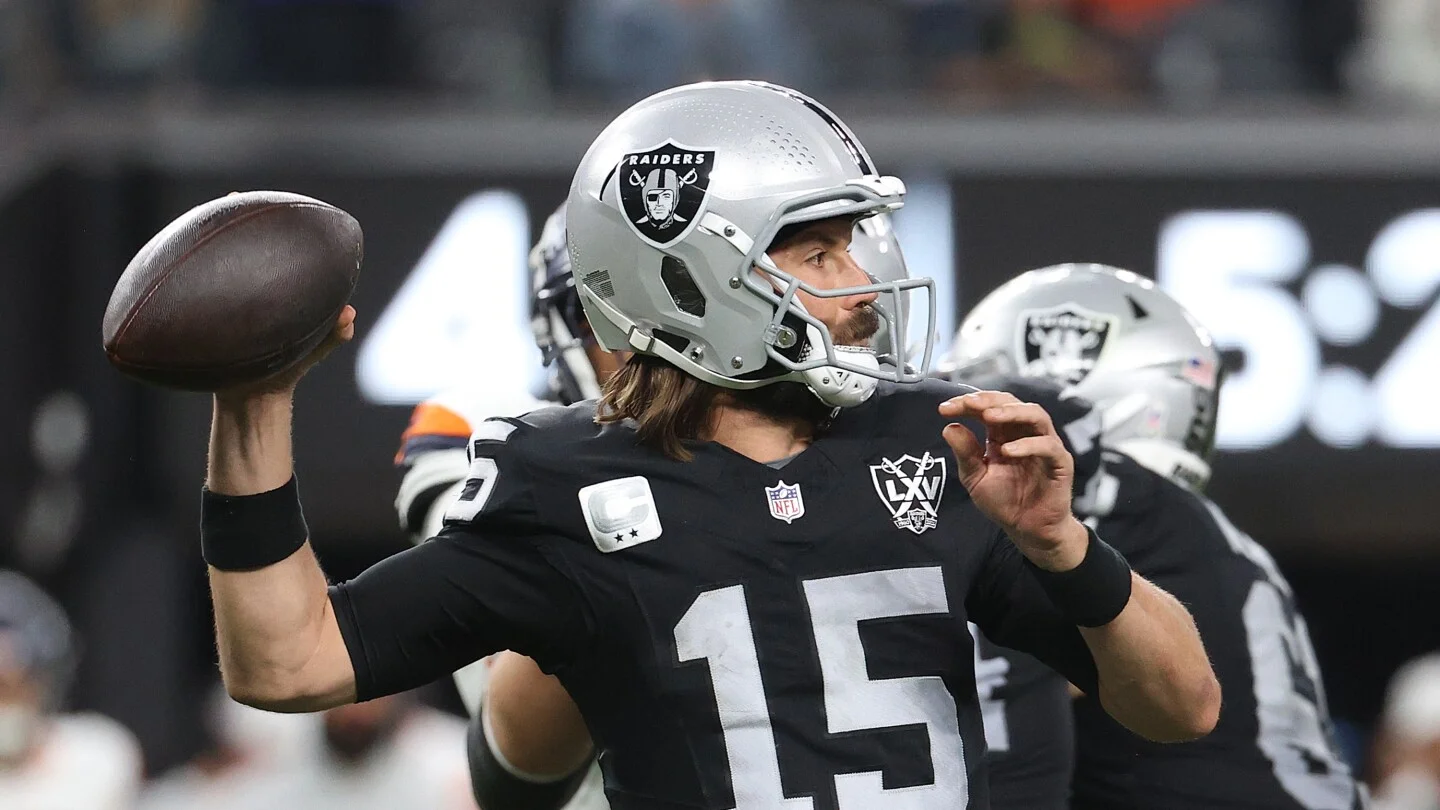 Raiders' Minshew Out with Broken Collarbone, Ridder Steps In
