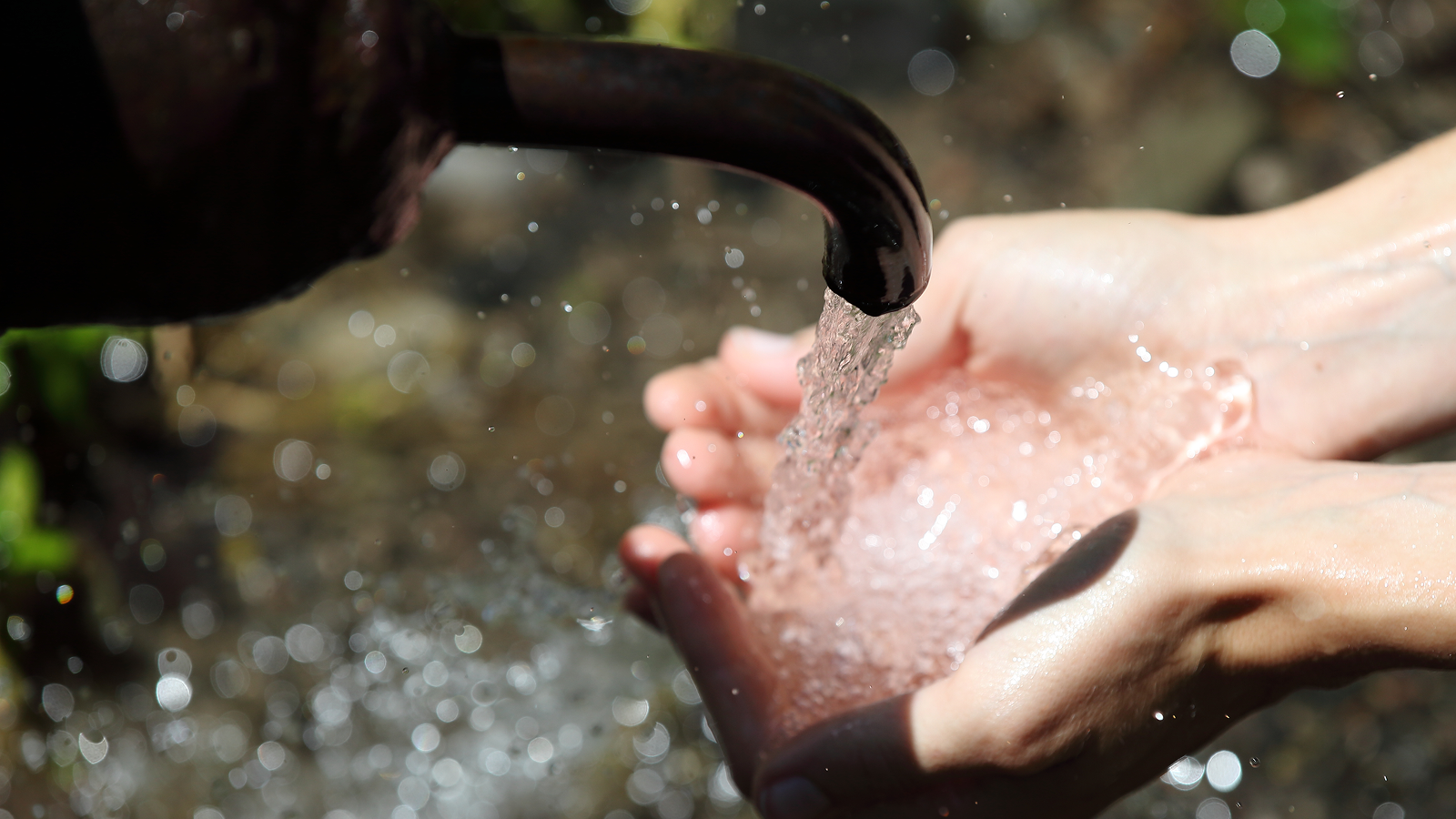 Featured image for Innovative Nanomaterials and Technologies Transform Air into Drinking Water