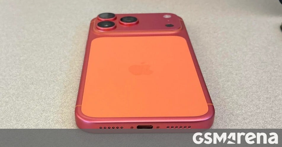 Featured image for iPhone 17 Pro Color Changes and Fading Issues Reported