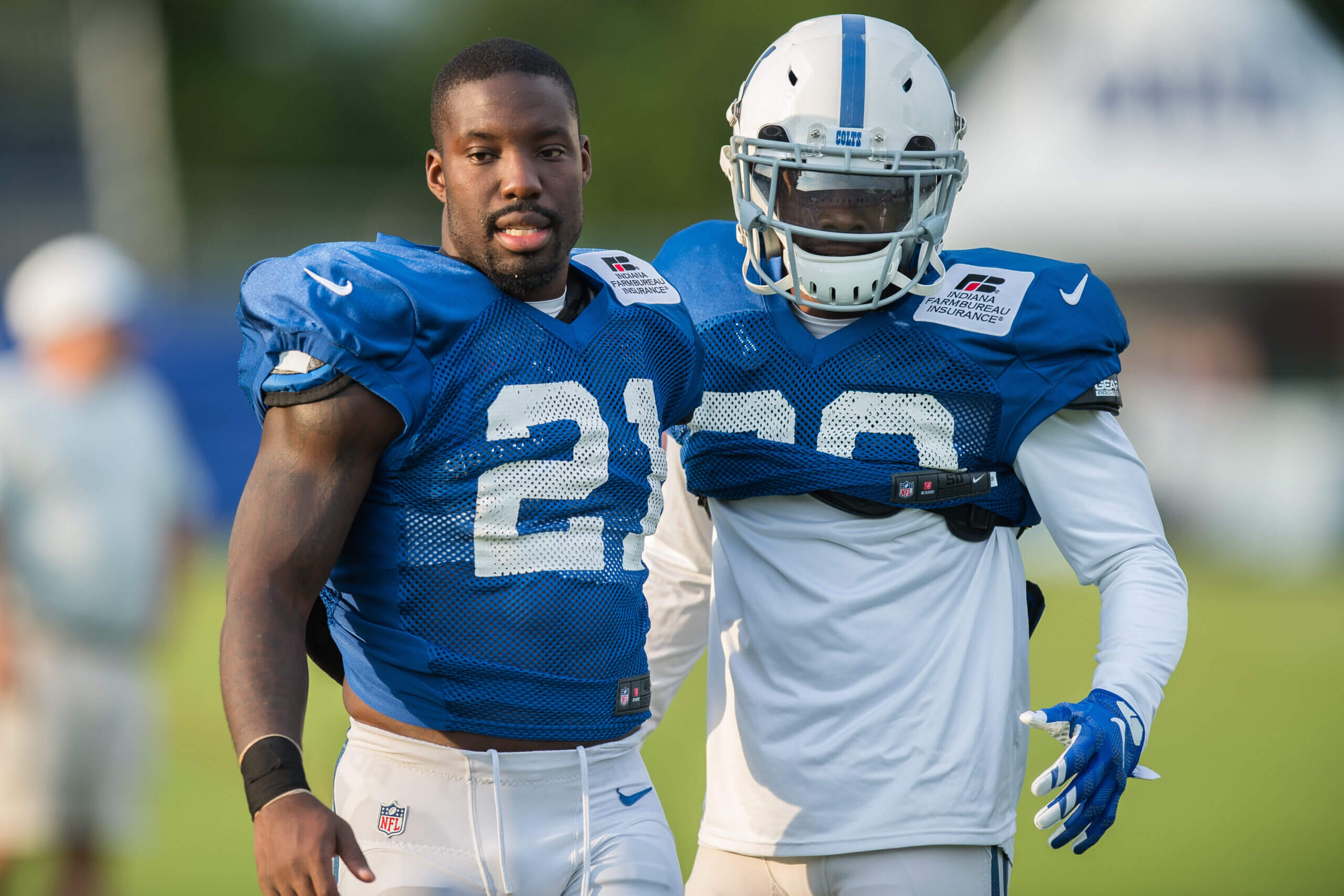 Featured image for "Former NFL Star Vontae Davis Found Dead at 35, Leaving Colts Teammates Stunned"