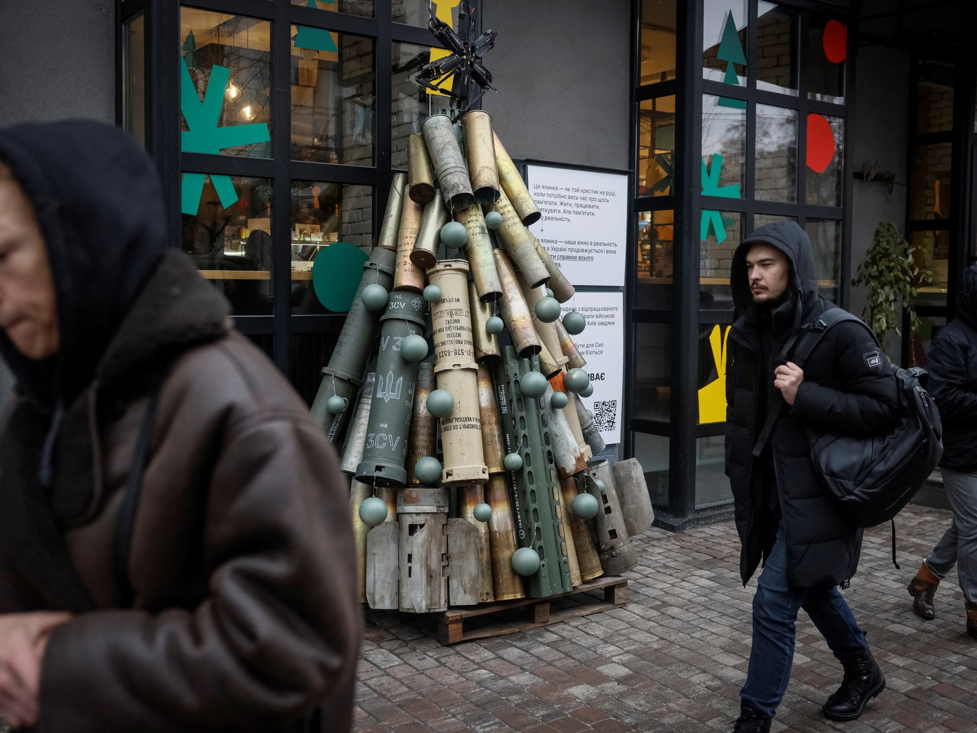 "US Aid Debate and Border Negotiations: Center Holds Amidst Ukraine-Russia Battle and Record Crossings"