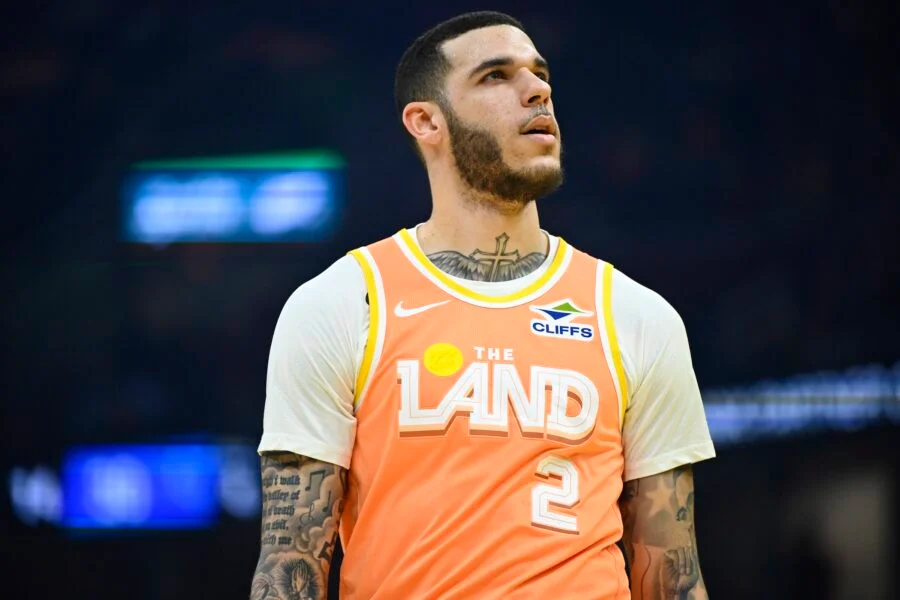 Jazz land Lonzo Ball, Cavs draft picks in three-team swap; Landale to Hawks