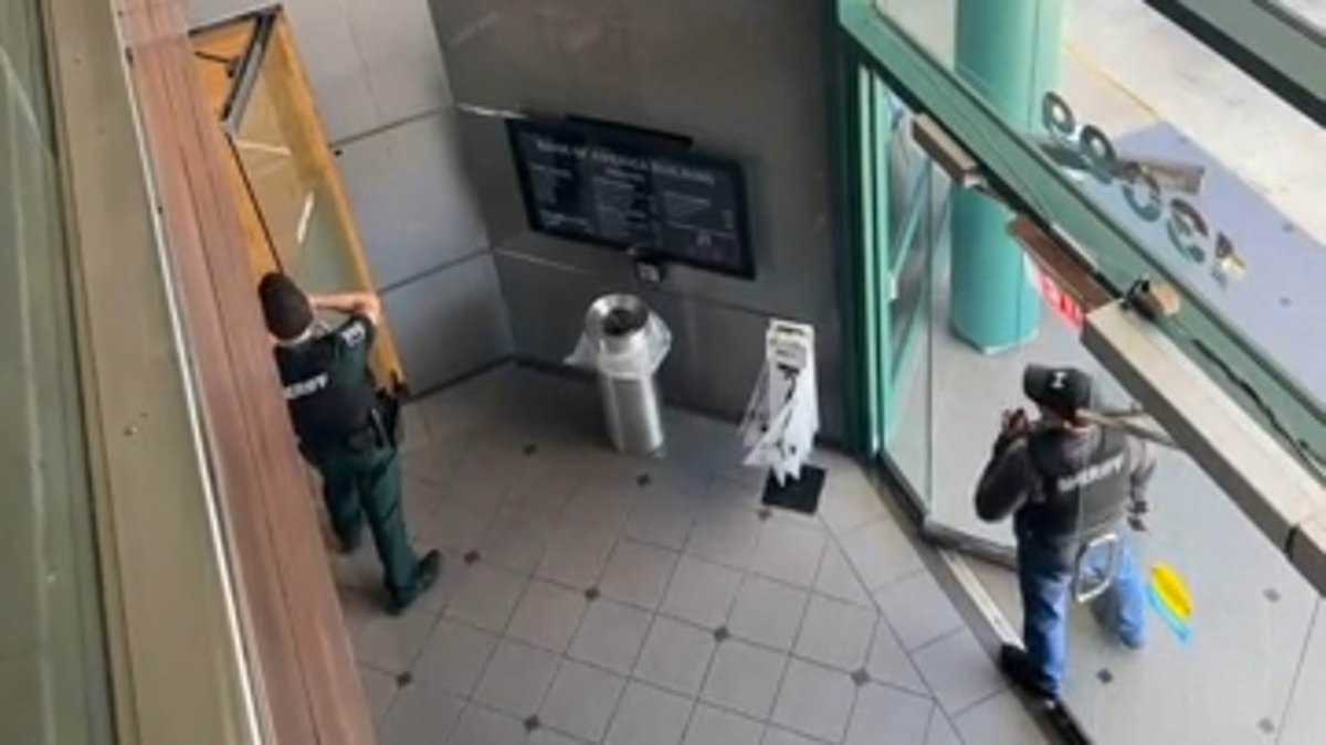 Featured image for SWAT sniper neutralizes bank hostage-taker with bomb claim