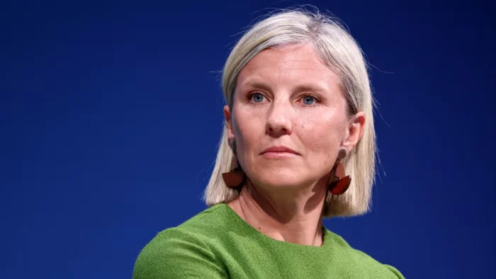 Featured image for Daimler Truck Considers Exit from China Amid Market Challenges