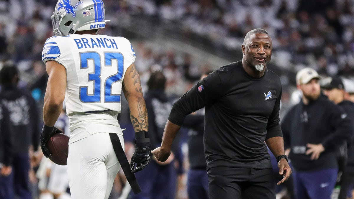 Featured image for "Aaron Glenn Leads as Players' Choice in NFLPA's Top Coordinator Rankings"