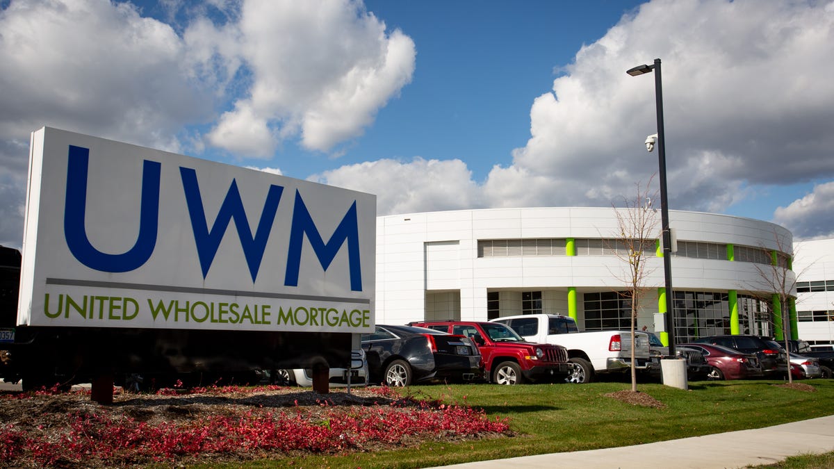 Featured image for "United Wholesale Mortgage Faces First Full-Year Loss Despite Dominating Purchase Market"