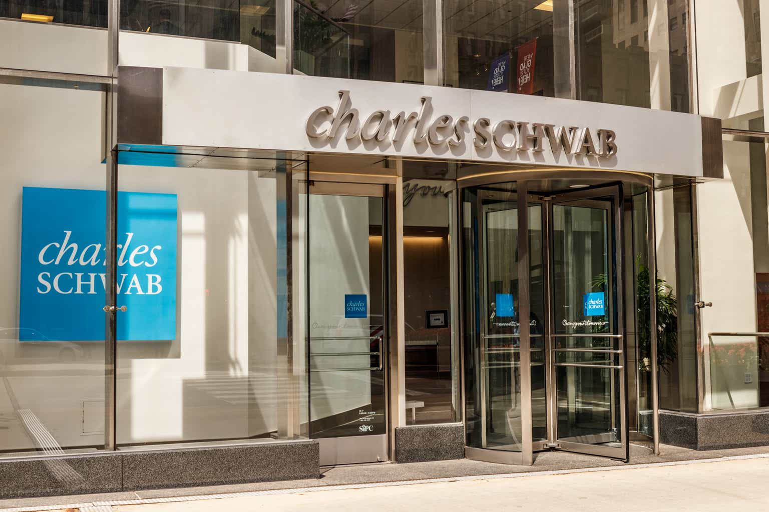 Charles Schwab Faces Contrarian Opportunity and Vulnerability Amidst Downgrades and Cash Sorting Issues