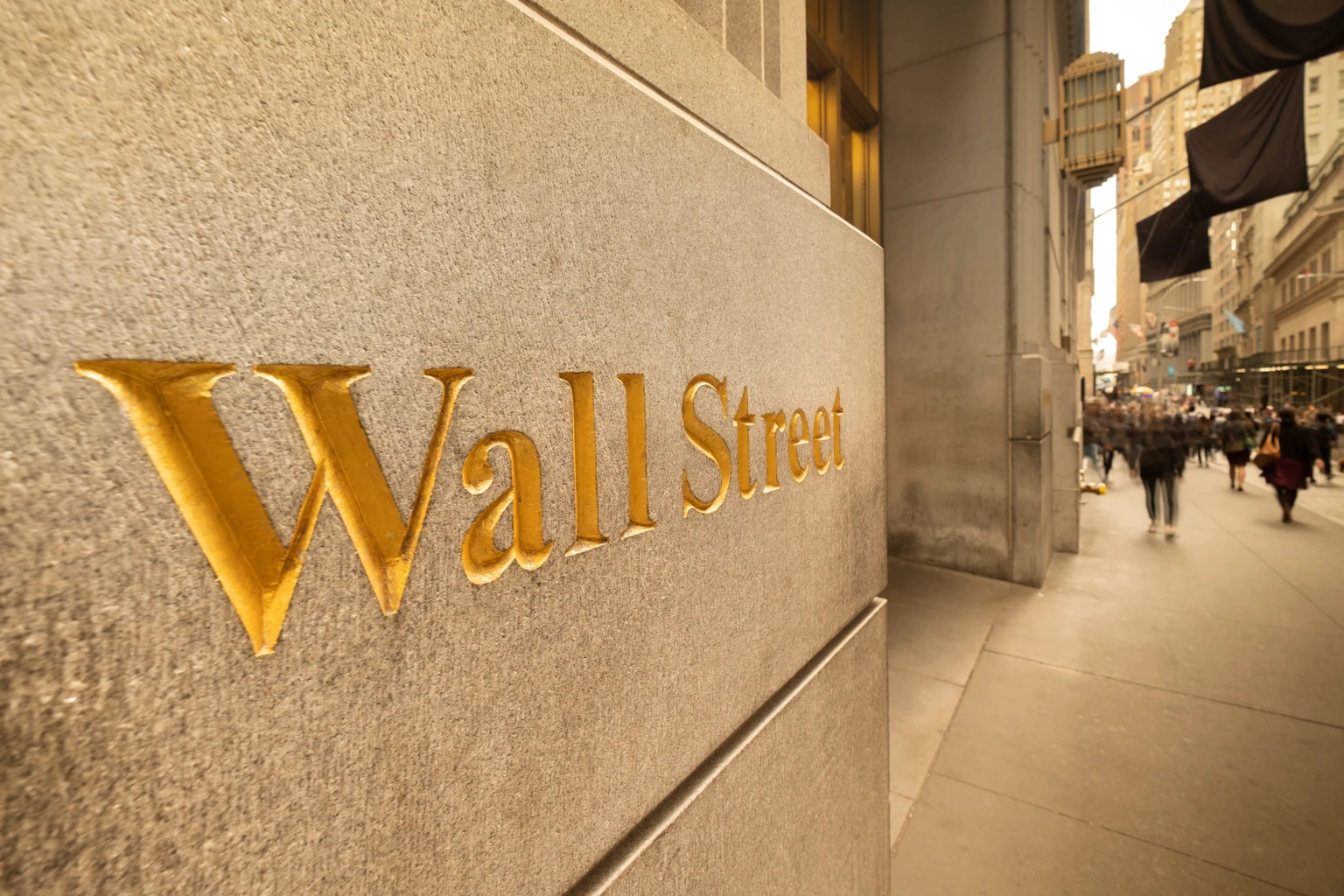 Assessing PacWest Bancorp: A Balanced View of Pros and Cons.