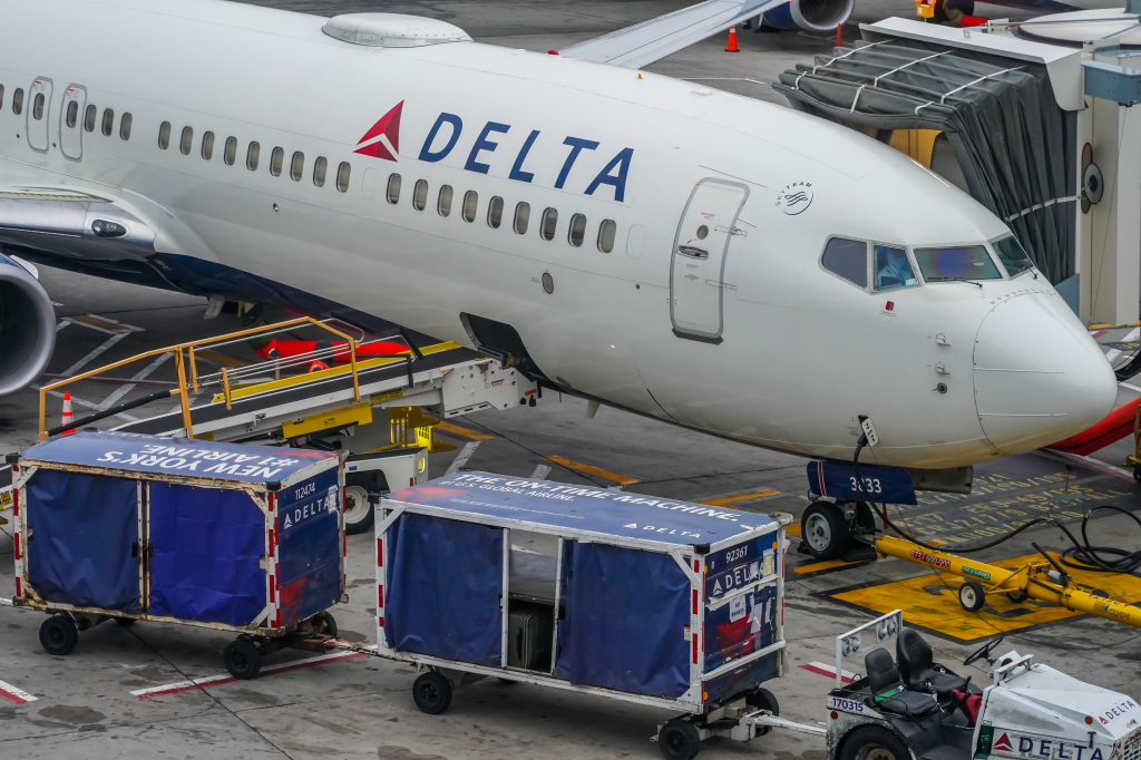 Featured image for Stowaway on Delta Flight Evades JFK Security, Faces Charges in US