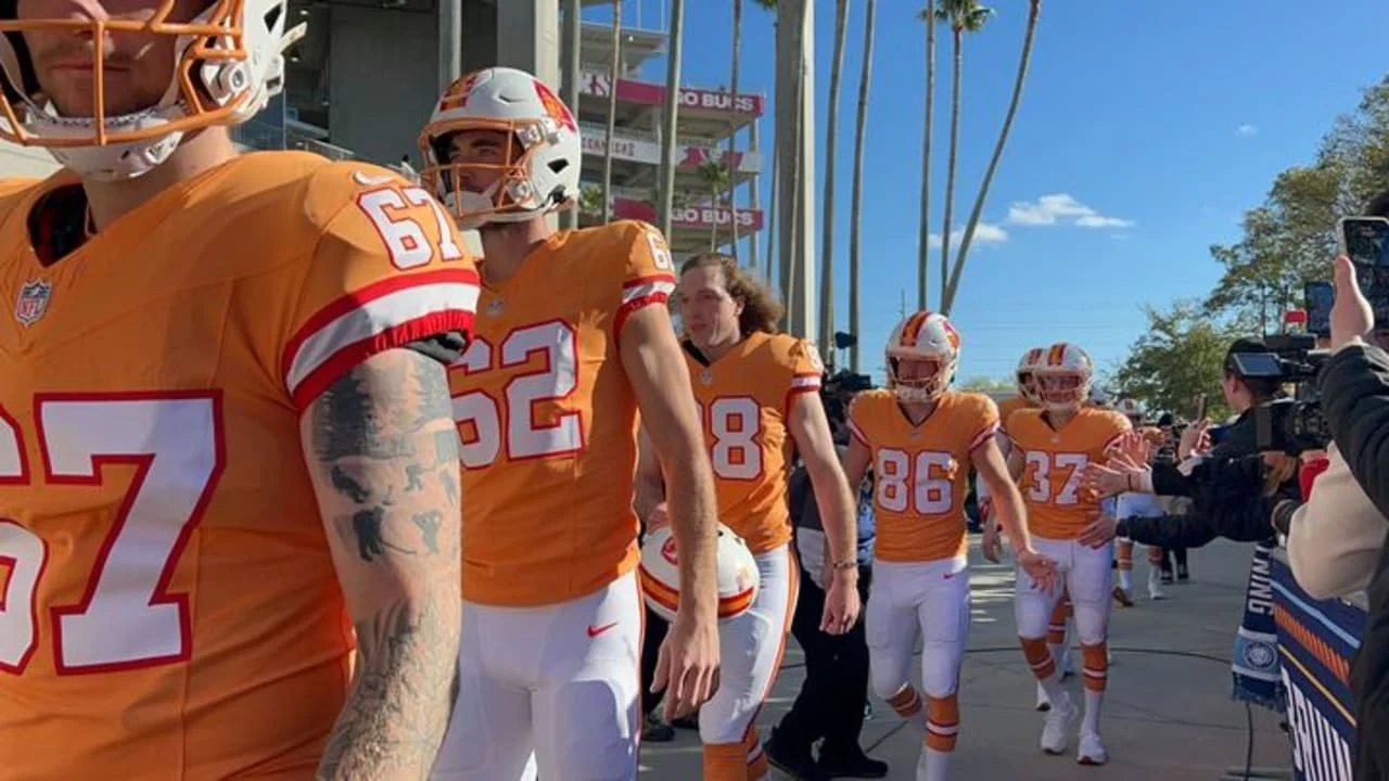 Colonial Bruins, Creamsicle Lightning Steal Stadium Series