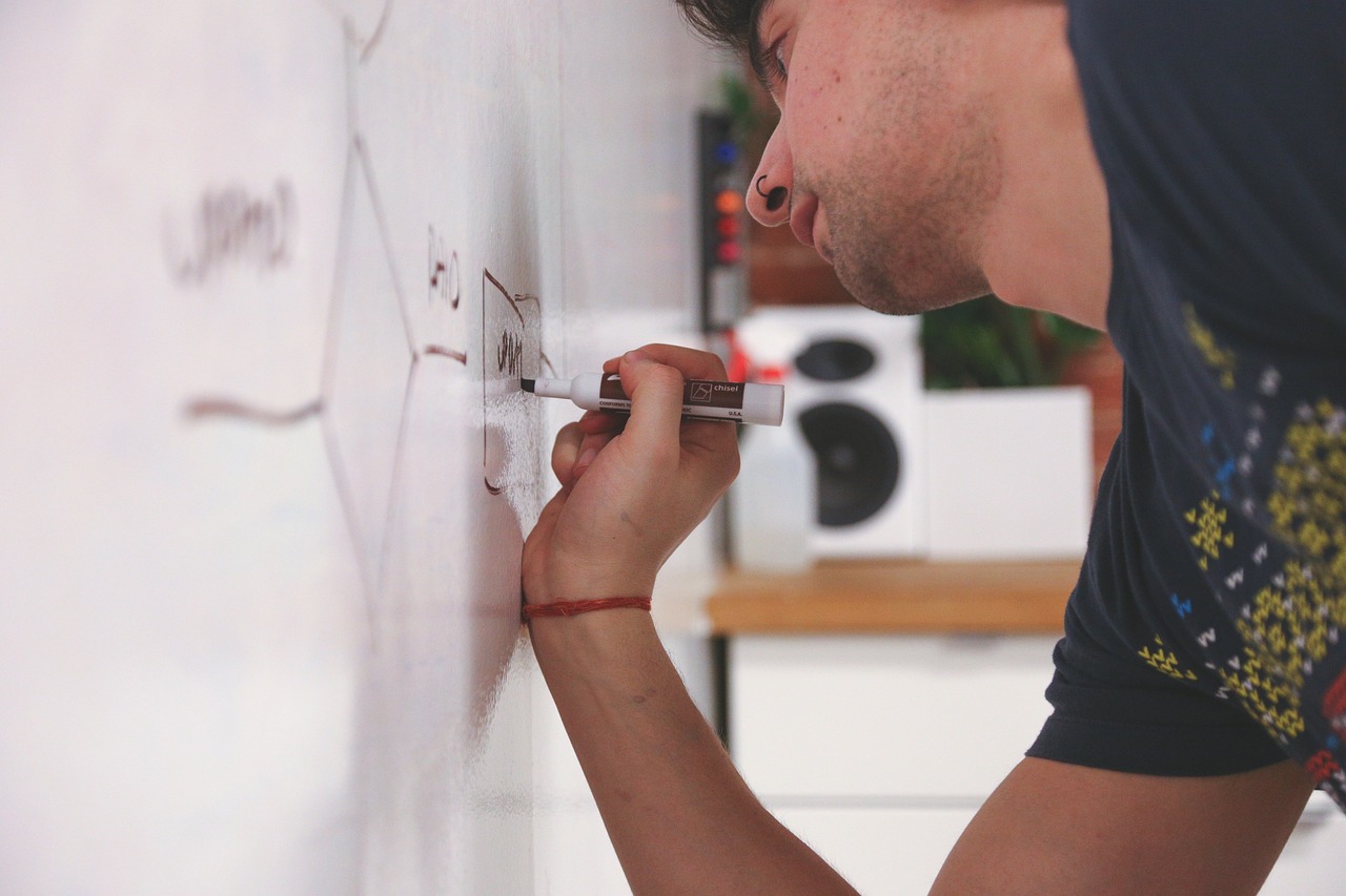 "Revolutionary No-Code Programming Language Employs Visual Diagrams for Engineers"