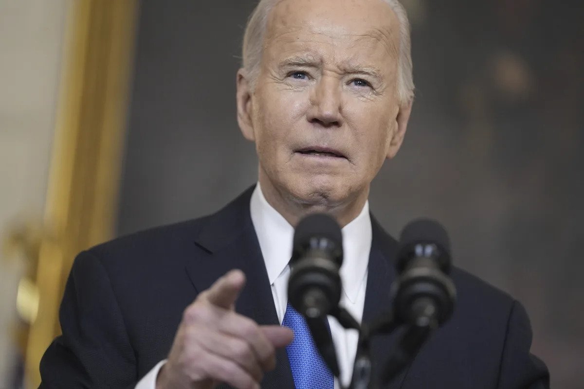 "Biden Urges Immediate Passage of Ukraine and Israel Aid Package Despite House Resistance"