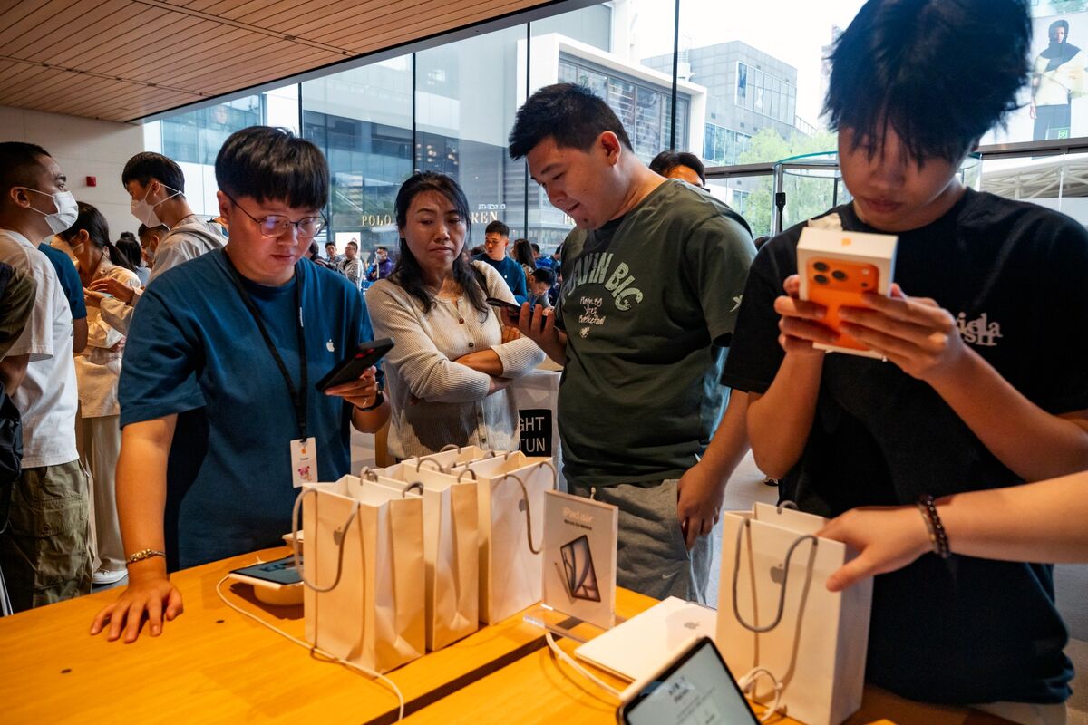 iPhone 17 Sparks Strongest Sales Growth Since Pandemic