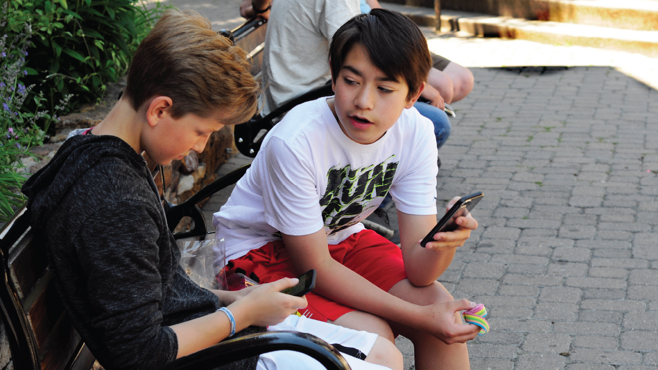 Featured image for US Teens' Online Habits: Constant Connectivity and TikTok's Dominance