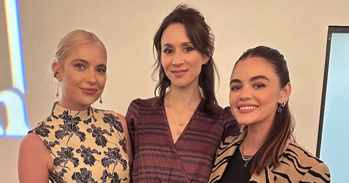 Featured image for 'Pretty Little Liars' stars reunite for sweet photo op.