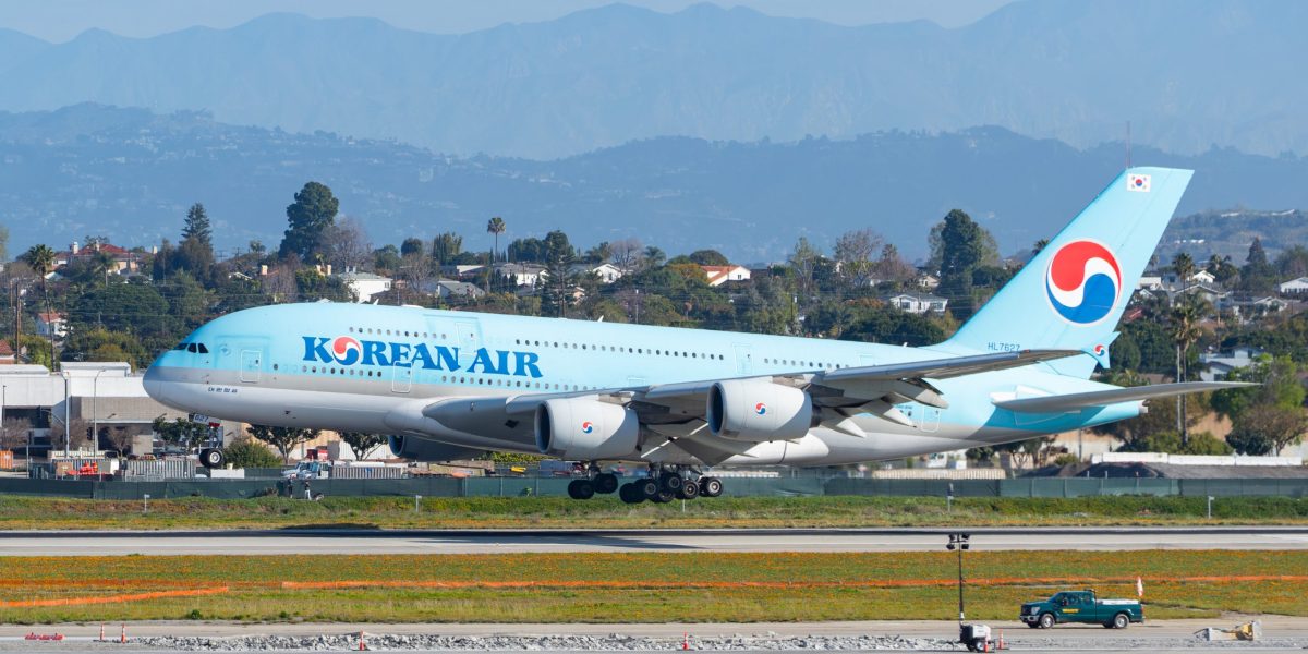 Featured image for "Korean Air Chooses Airbus Over Boeing in $14 Billion Deal"